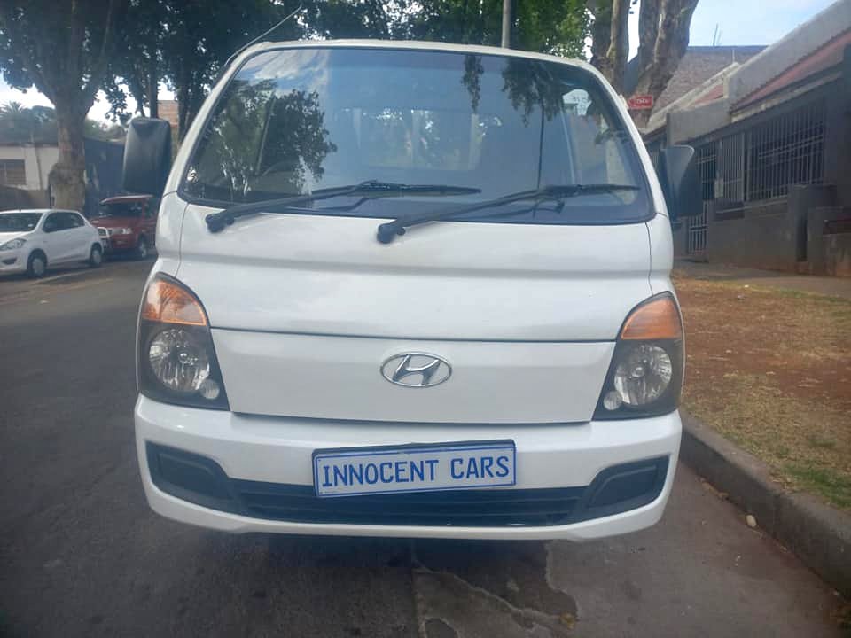 2015 HYUNDAI H100 BAKKIE 2.6 DIESEL, MANUAL, WHITE COLOR, MILEAGE 86000KMS