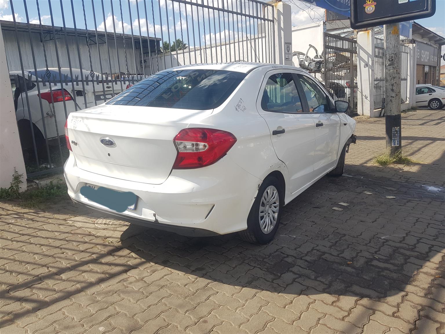 ford figo new shape sedan complete car stripping for spares - Private Seller