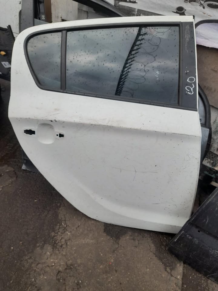 2011 HYUNDAI i20 RIGHT BACK DOOR AVAILABLE - Private Seller