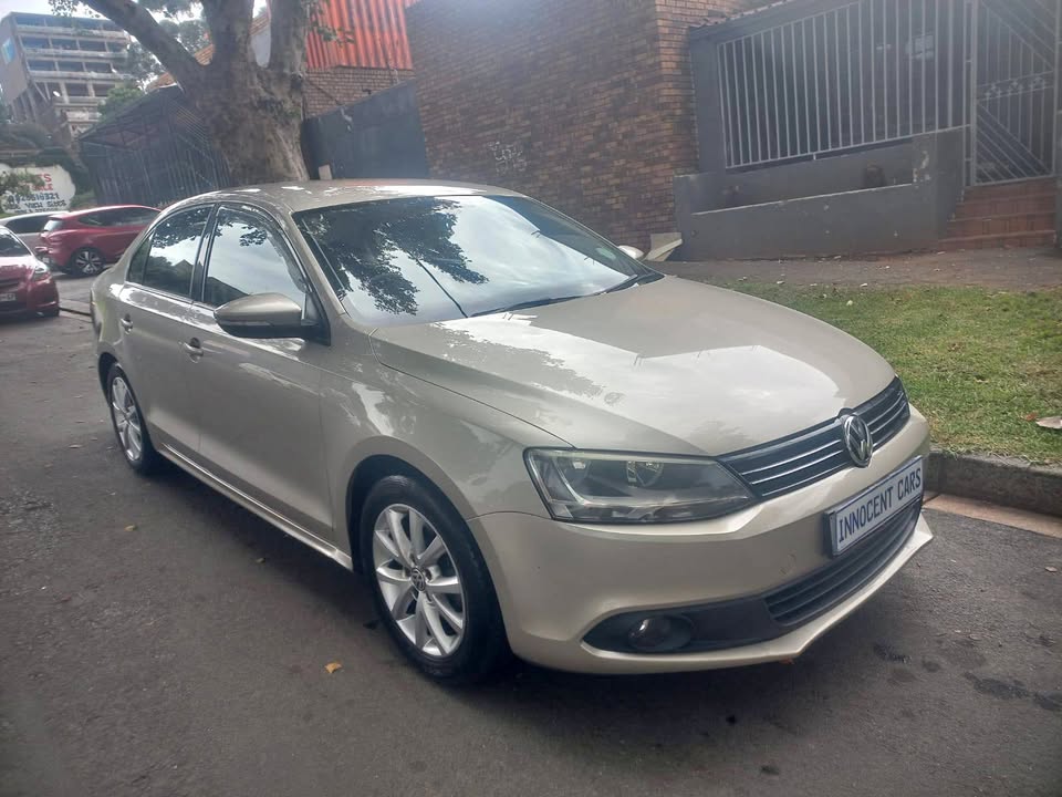 2013 VW JETTA 6 Comfortline 1.4 Tsi Petrol, Manual, Gold Color, mileage 89000kms