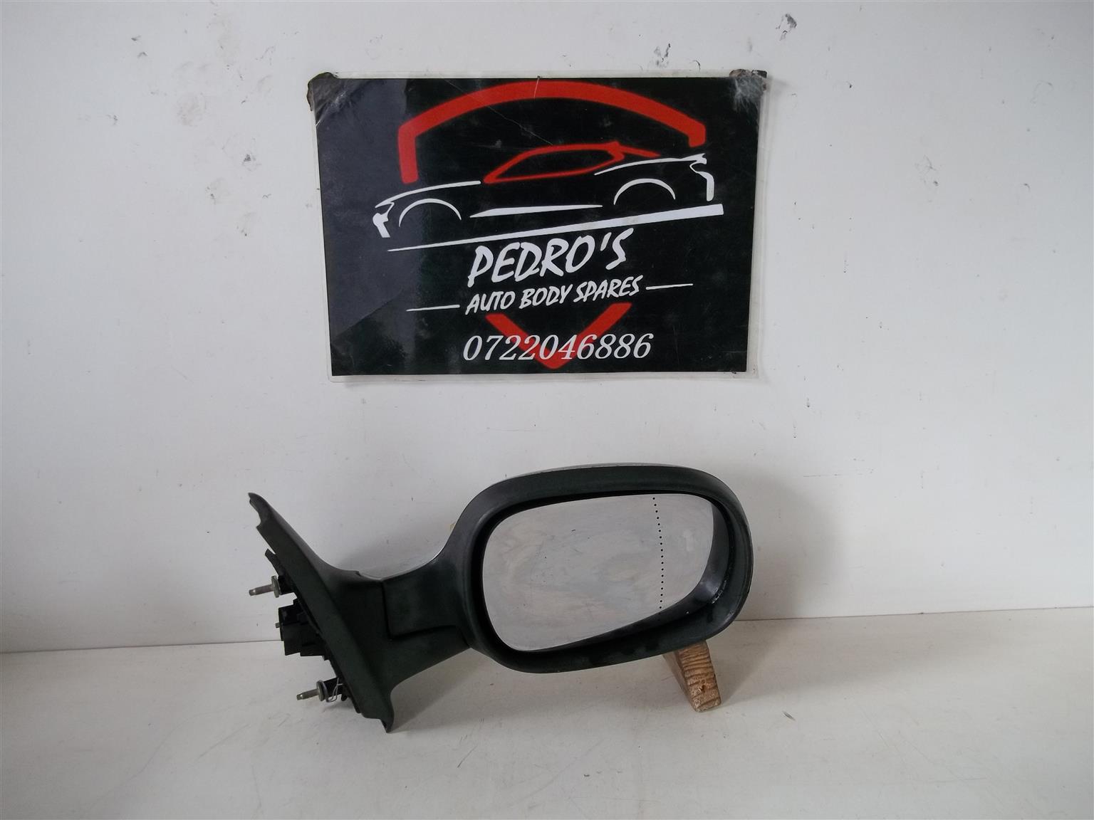 Renault Clio '05-'08 right mirror (Electric) - Private Seller Renault Clio '05-'08 right mirror (Electric) - Private Seller