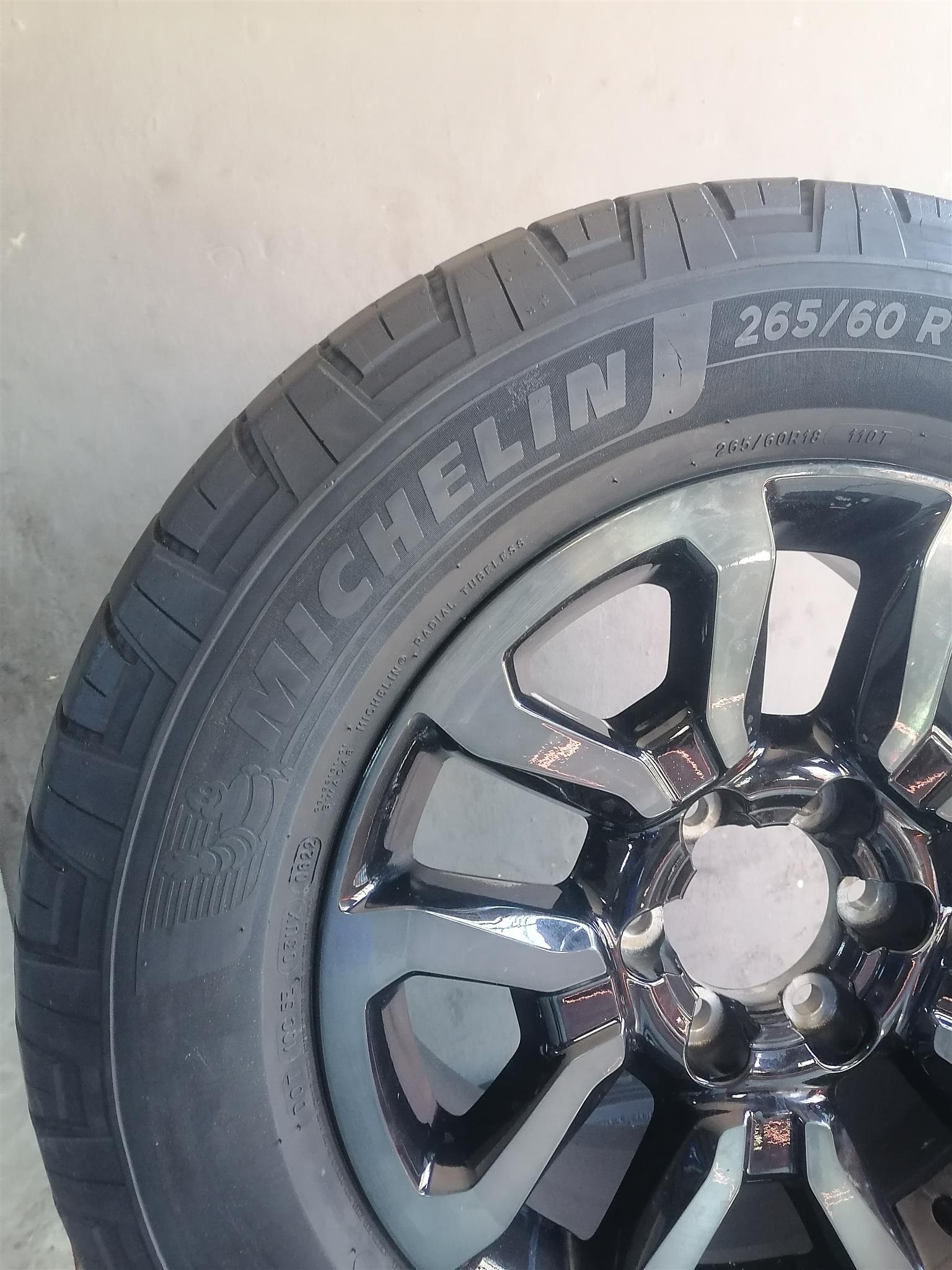 Toyota Hilux 18inch Mag Rims (WITH USED TYRES) Toyota Hilux 18inch Mag Rims (WITH USED TYRES)