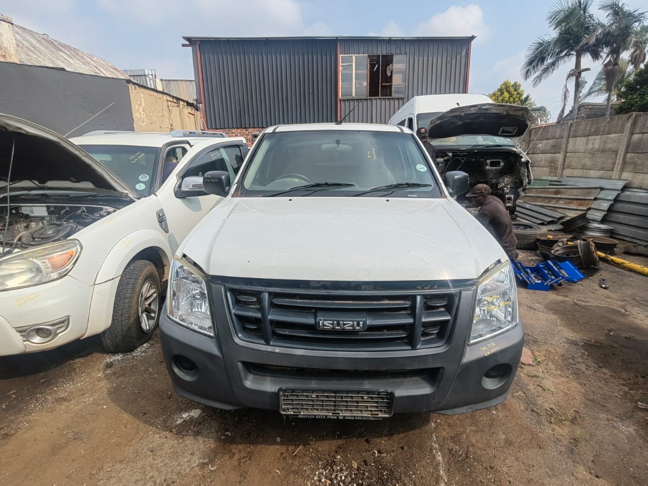 Stripping for Spares – Isuzu KB200 2013 Petrol Manual
