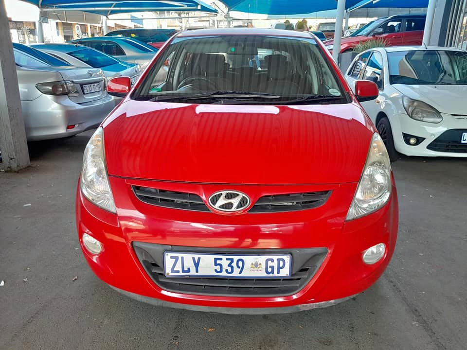 2011 HYUNDAI i20 1.4 AUTOMATIC 2011 HYUNDAI i20 1.4 AUTOMATIC