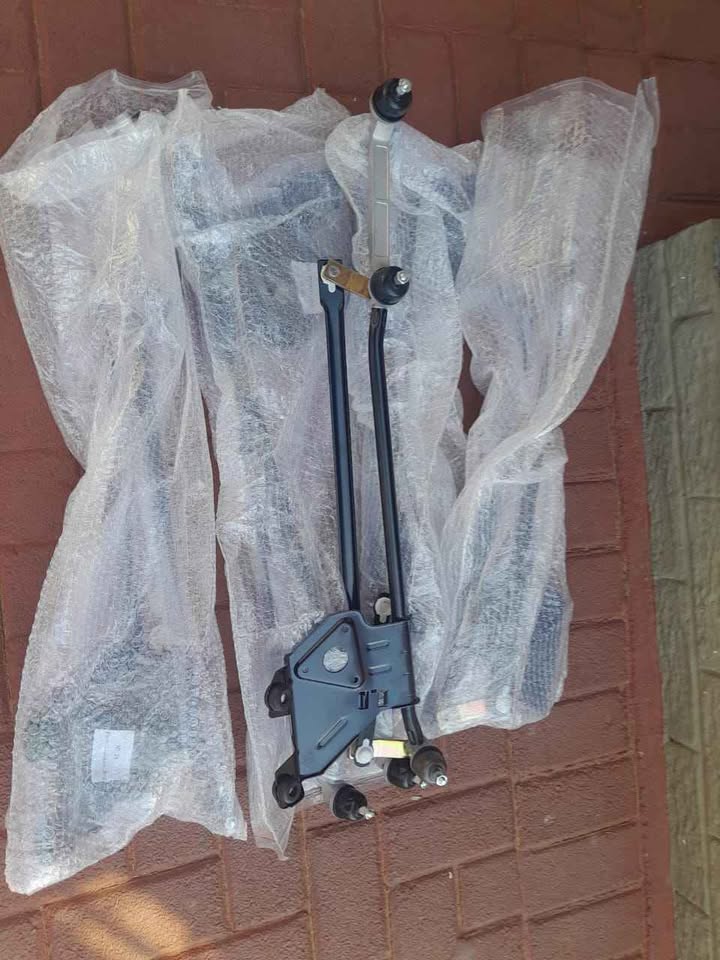 NISSAN NP200 WIPER MOTOR LINKAGES. BRAND NEW. - Private Seller