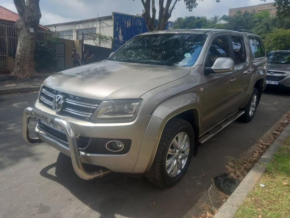 2016 VW Amarok Double Cab 2.0 Tdi Diesel Automatic 4x4, Gold