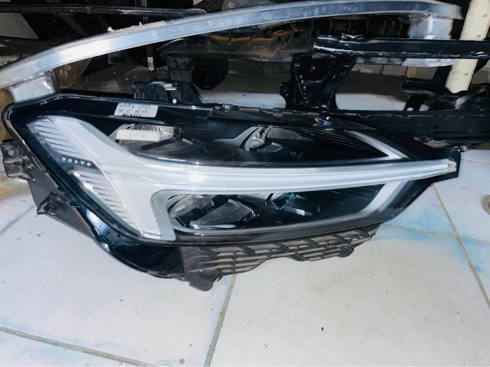 Volvo XC60 Full LED headlight - Private Seller