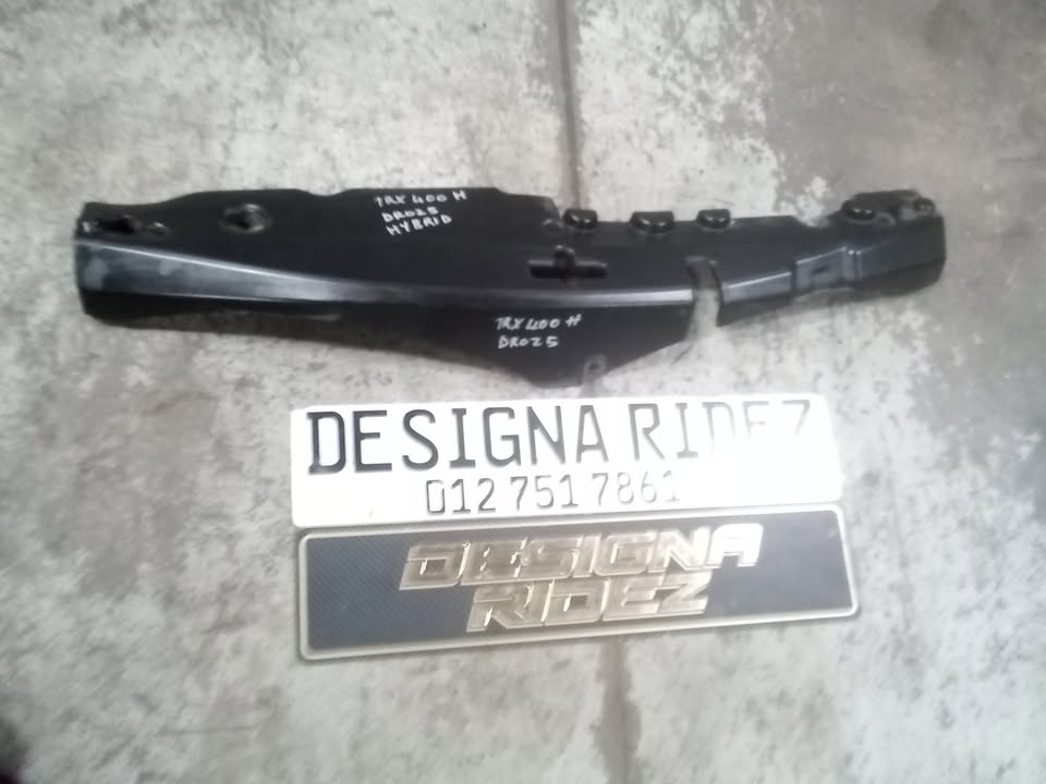 LEXUS RX300H/RX400H PLASTICK CRADEL TOP COVER - Private Seller LEXUS RX300H/RX400H PLASTICK CRADEL TOP COVER - Private Seller