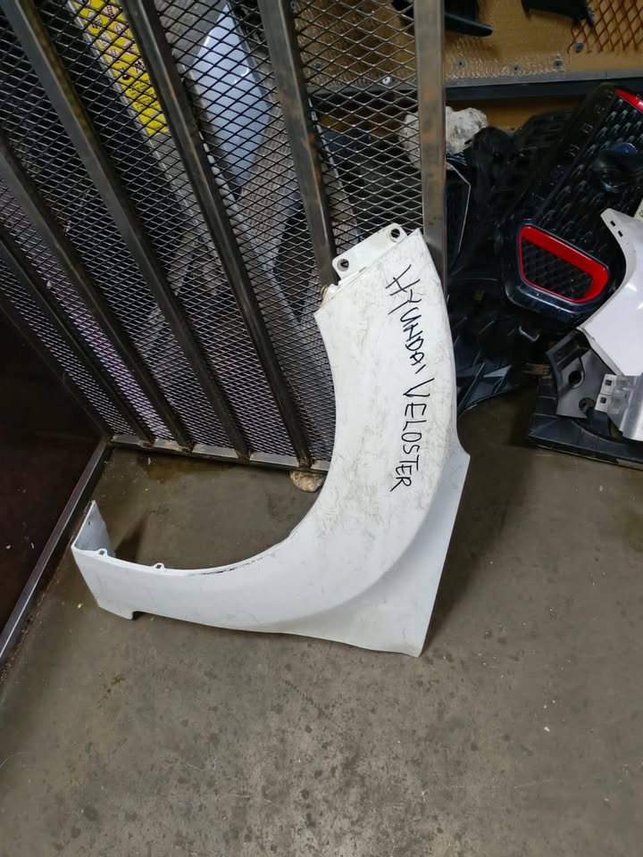 Hyundai veloster fender - Private Seller