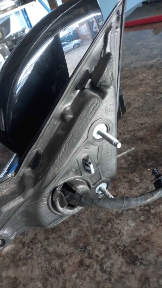 2024 Jeep Right Mirror with camera ,blind spot assist and heater available for sale. - Private Seller 2024 Jeep Right Mirror with camera ,blind spot assist and heater available for sale. - Private Seller