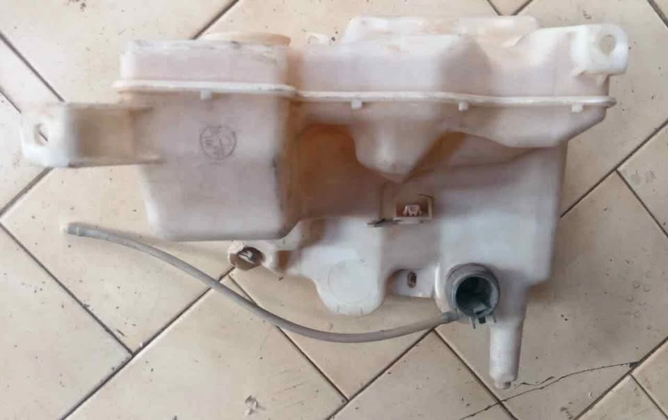 Toyota quantum windscreen washer bottle - Private Seller Toyota quantum windscreen washer bottle - Private Seller