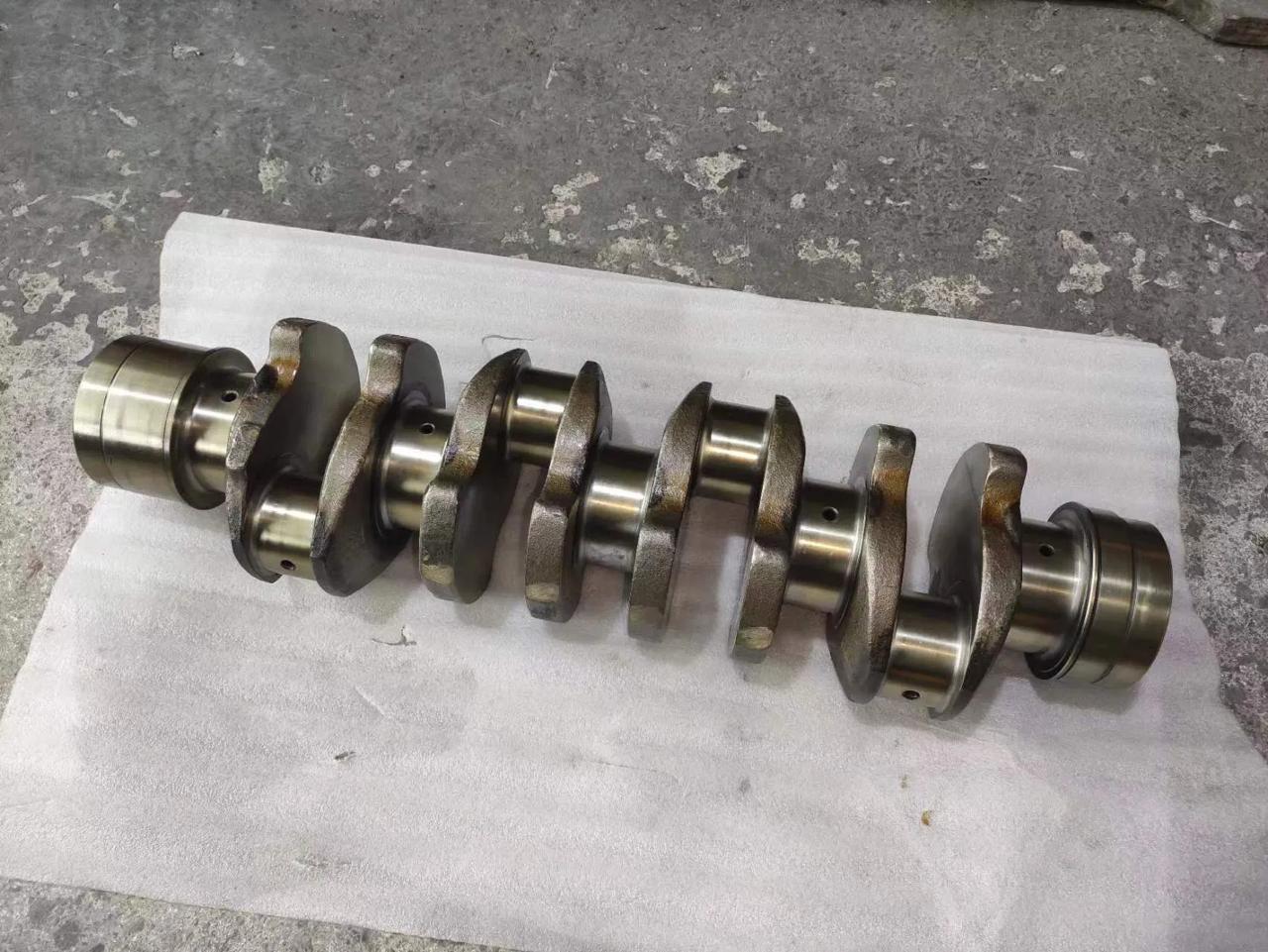 Hi I am selling a 4HK1 crank shaft for Isuzu truck - Private Seller