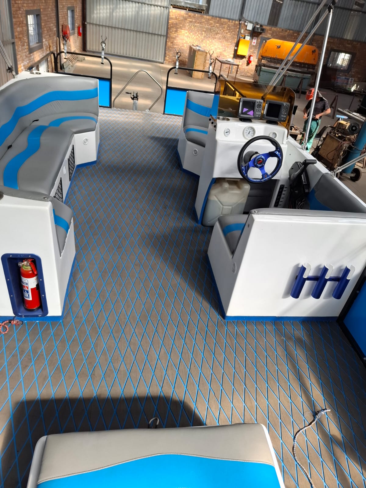 20FEET NEWLY REBUILDT FISHING/LEISURE PONTOON BOAT FOR SALE