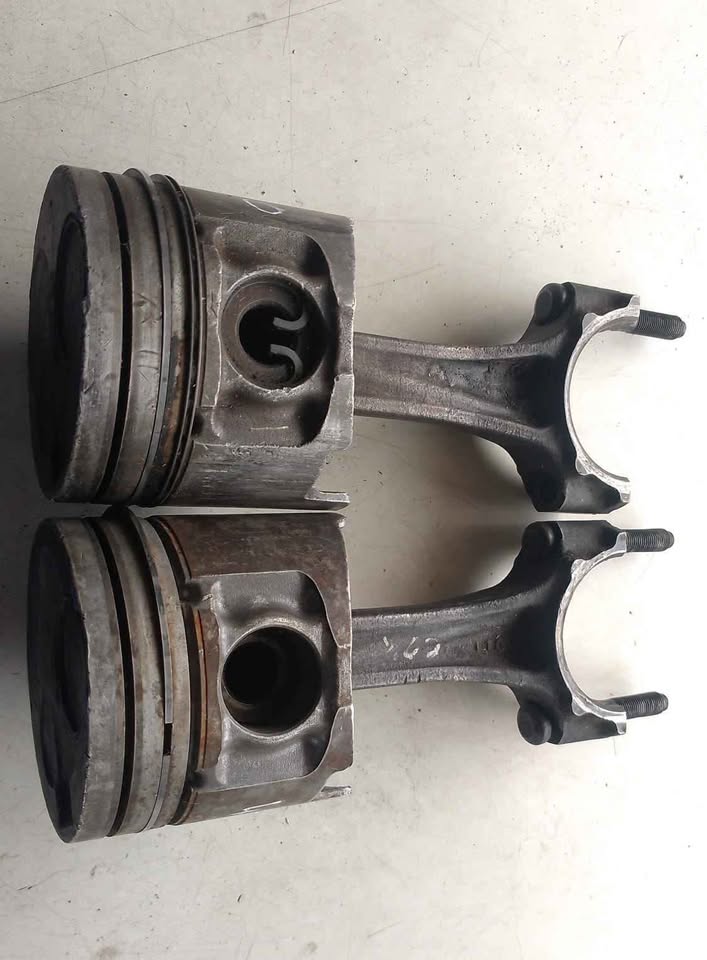 Mitsubishi 4m40 piston and conrod - Private Seller Mitsubishi 4m40 piston and conrod - Private Seller