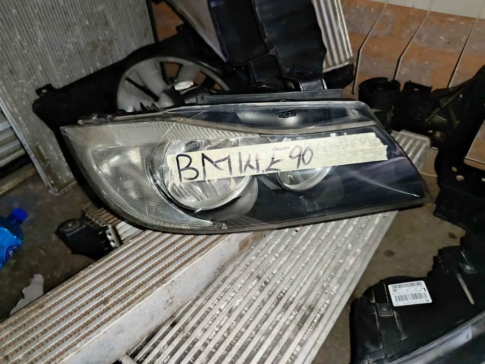 BMW E90 PREFACE HEADLIGHT - Private Seller BMW E90 PREFACE HEADLIGHT - Private Seller