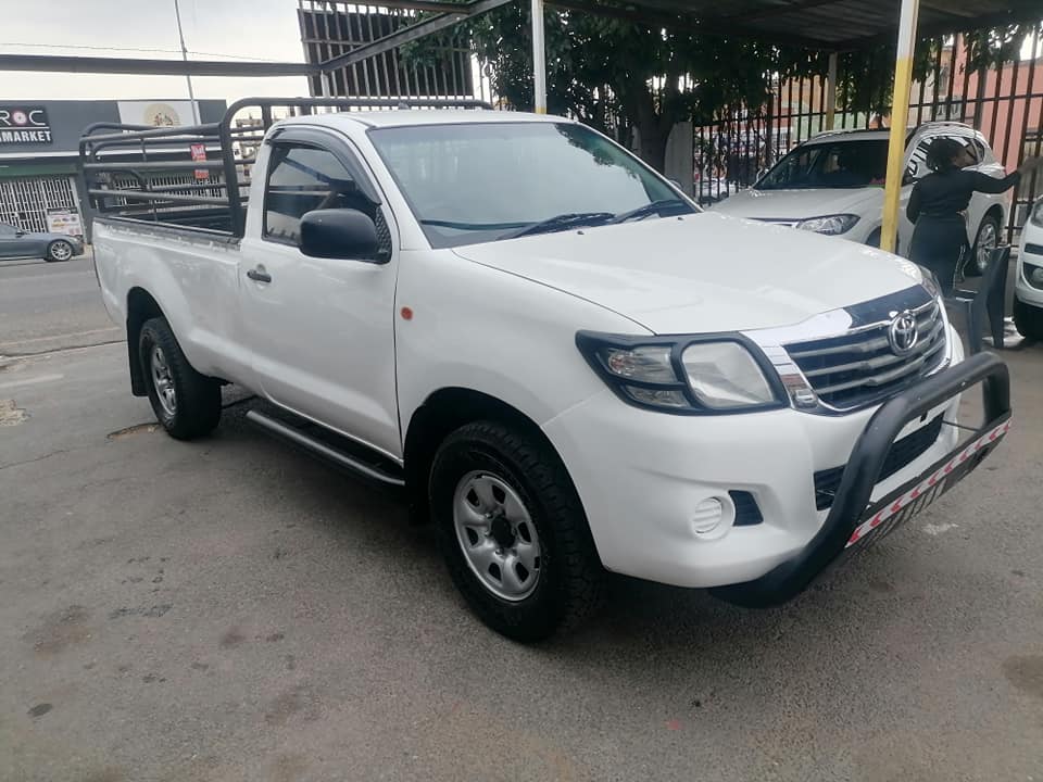 2013 Toyota Hilux 2.5D D4D 4x4 Single Cab High Rider with a leather seat
