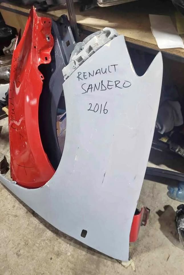 Renault Sandero 2016 fender Leftside Call or dm - Private Seller Renault Sandero 2016 fender Leftside Call or dm - Private Seller
