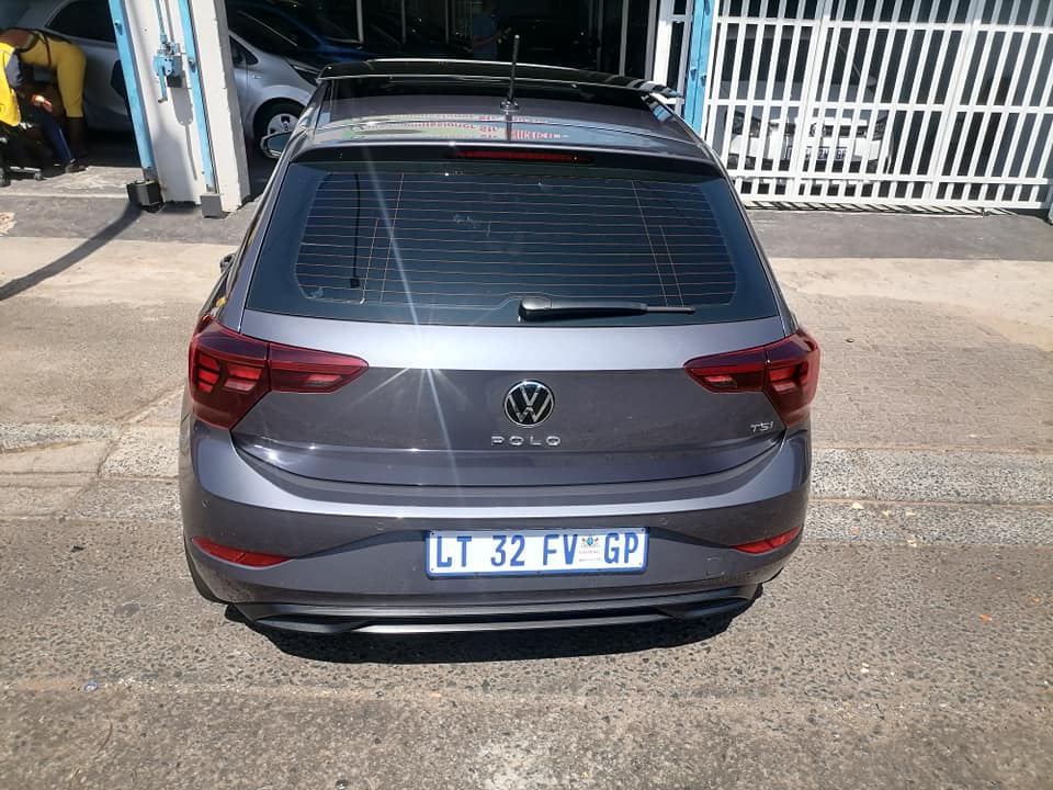2022 Volkswagen polo 9 TSI 1.0 Sunroof Comfortline Hatchback with a Nice interior seat and Service b
