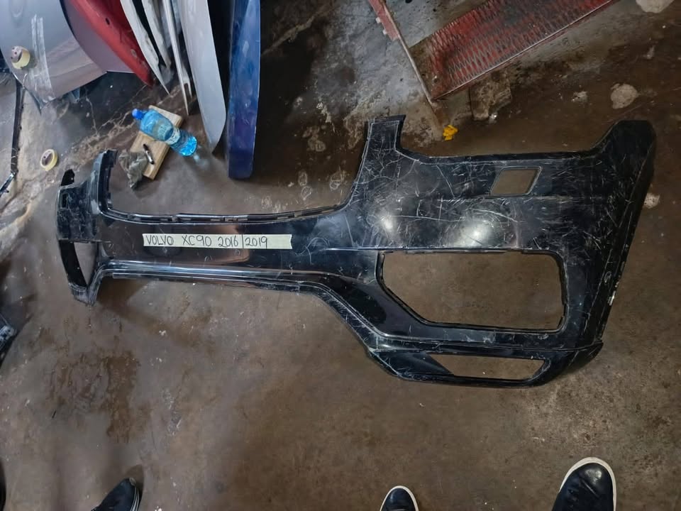 Volvo Xc front bumper - Private Seller