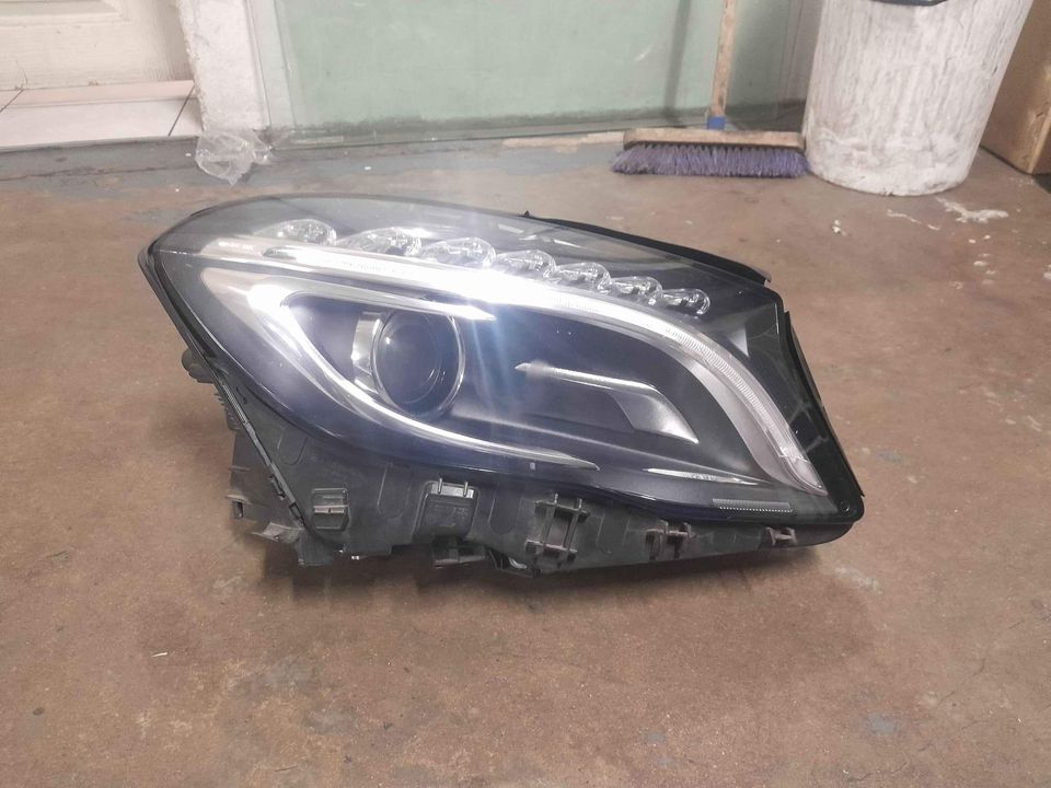 Mercedes-Benz W156 Bi Xenon At Bumper & Headlights Auto Parts - Private Seller