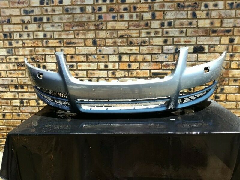 Volkswagen Touareg Front Bumper - Private Seller Volkswagen Touareg Front Bumper - Private Seller