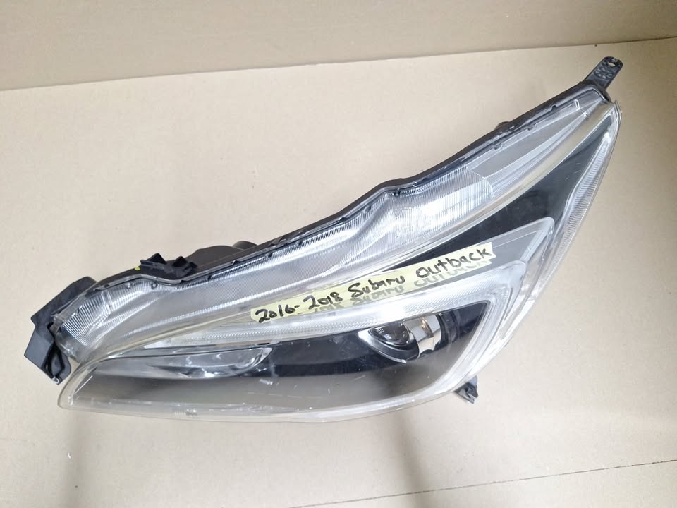 Subaru Outback LHS LED Xenon Headlight (2016 - 2020) - Private Seller