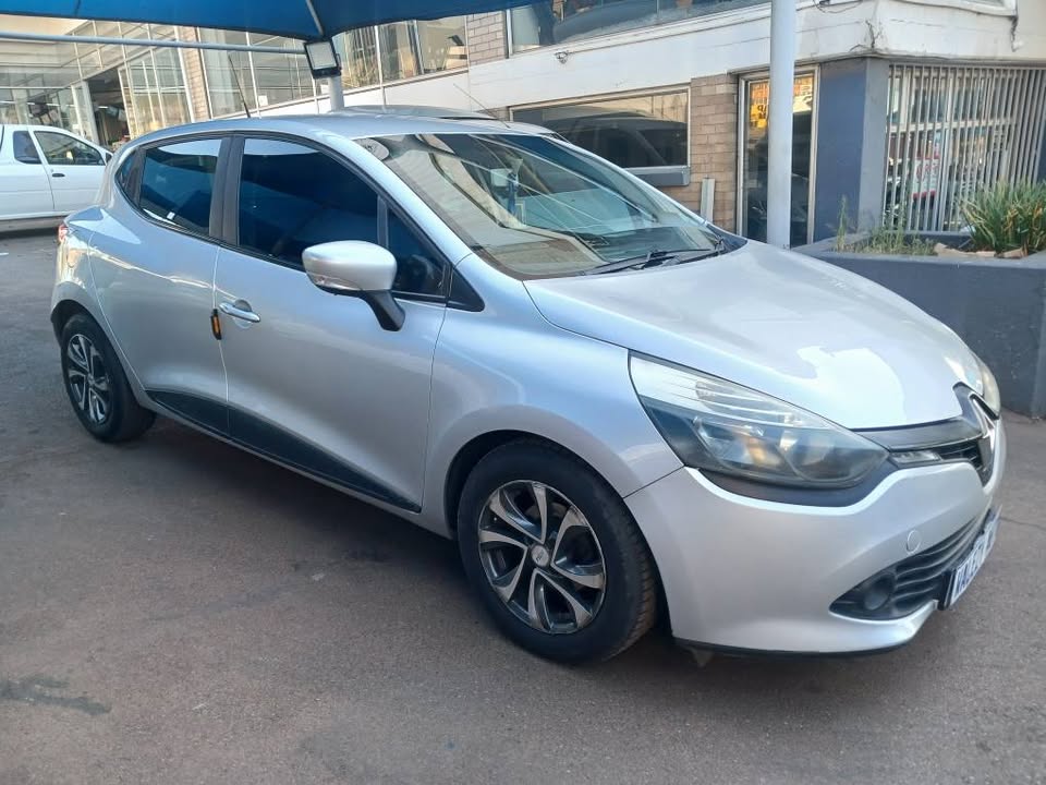 2016 RENAULT CLIO IV 900T Transmission: Manual  Mileage: 82000km  Fueltype: Petrol  Silver