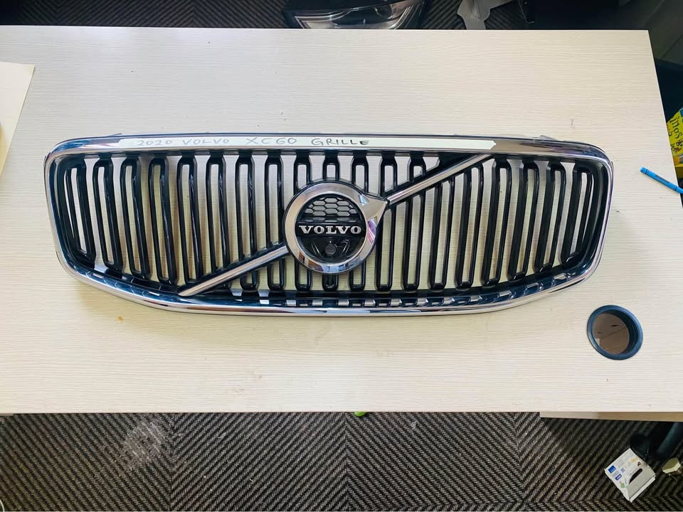 2020 Volvo xc60 main grille for sale