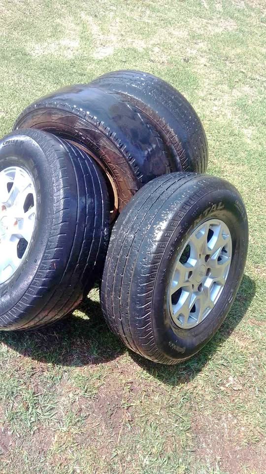 Ford 16" mags and tyers in good condition to view in Lydenurg - Private Seller Ford 16" mags and tyers in good condition to view in Lydenurg - Private Seller