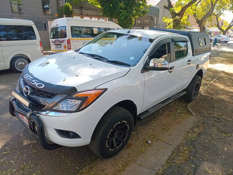 2015 MADZA BT50 2.2  DIESEL  WHITE  MAUNAL  LEATHER SEATS  119000KM