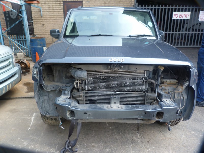 Jeep Commander 3.0 CRD LTD AT Navy - 2007 STRIPPING FOR SPARES - Private Seller Jeep Commander 3.0 CRD LTD AT Navy - 2007 STRIPPING FOR SPARES - Private Seller