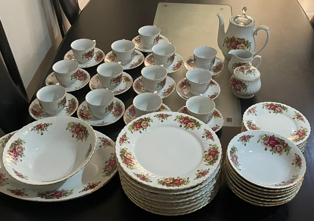 ROYAL CHINA ENGLISH ROSE TEA AND DINNER SET