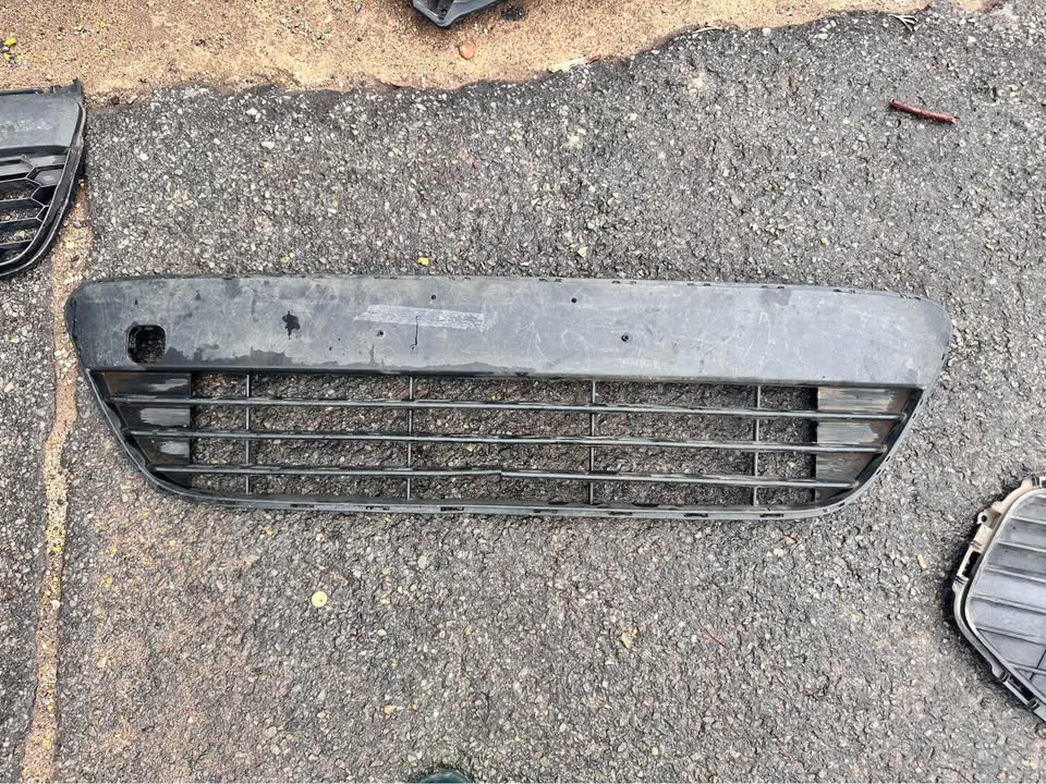 2016-2017 Kia Rio hatch back lower bumper grill - Private Seller 2016-2017 Kia Rio hatch back lower bumper grill - Private Seller