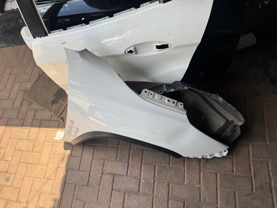 Toyota Fortuner GD6 Left Fender - Private Seller Toyota Fortuner GD6 Left Fender - Private Seller