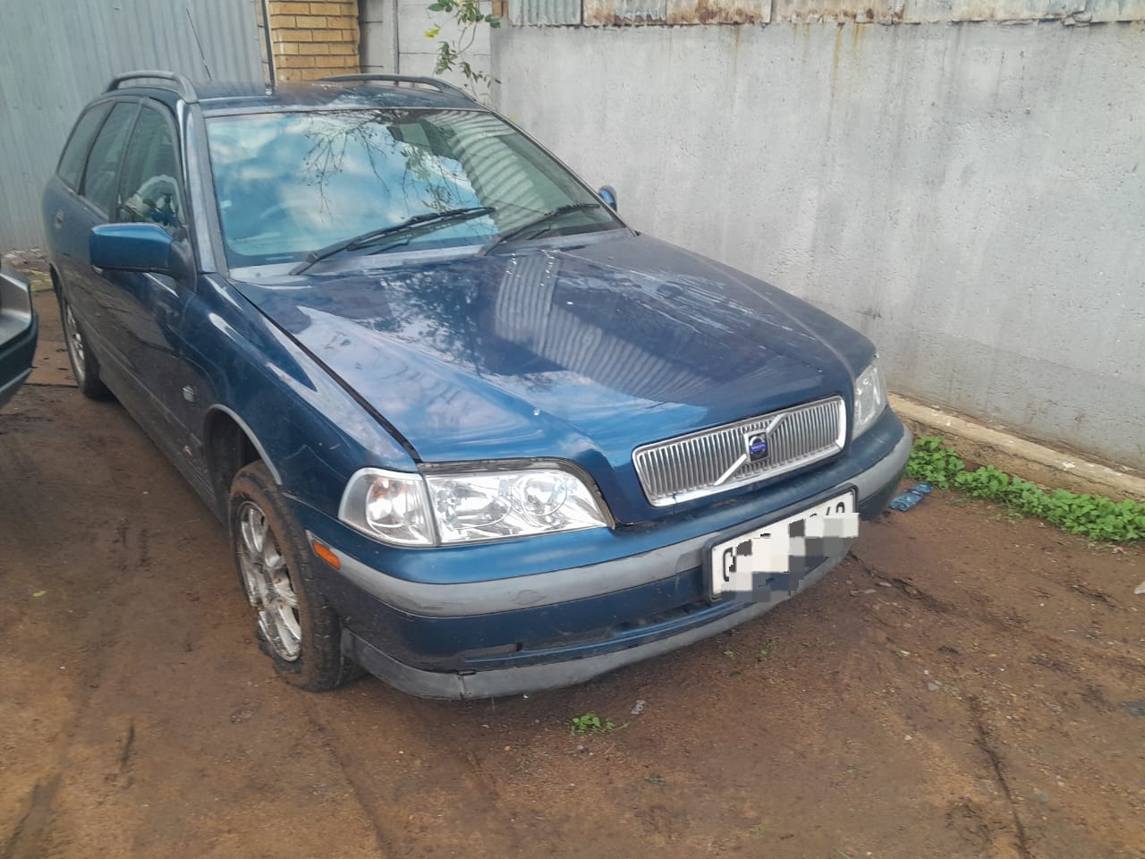 Volvo V40 2l Turbo 2000 stripping for spares - Private Seller Volvo V40 2l Turbo 2000 stripping for spares - Private Seller