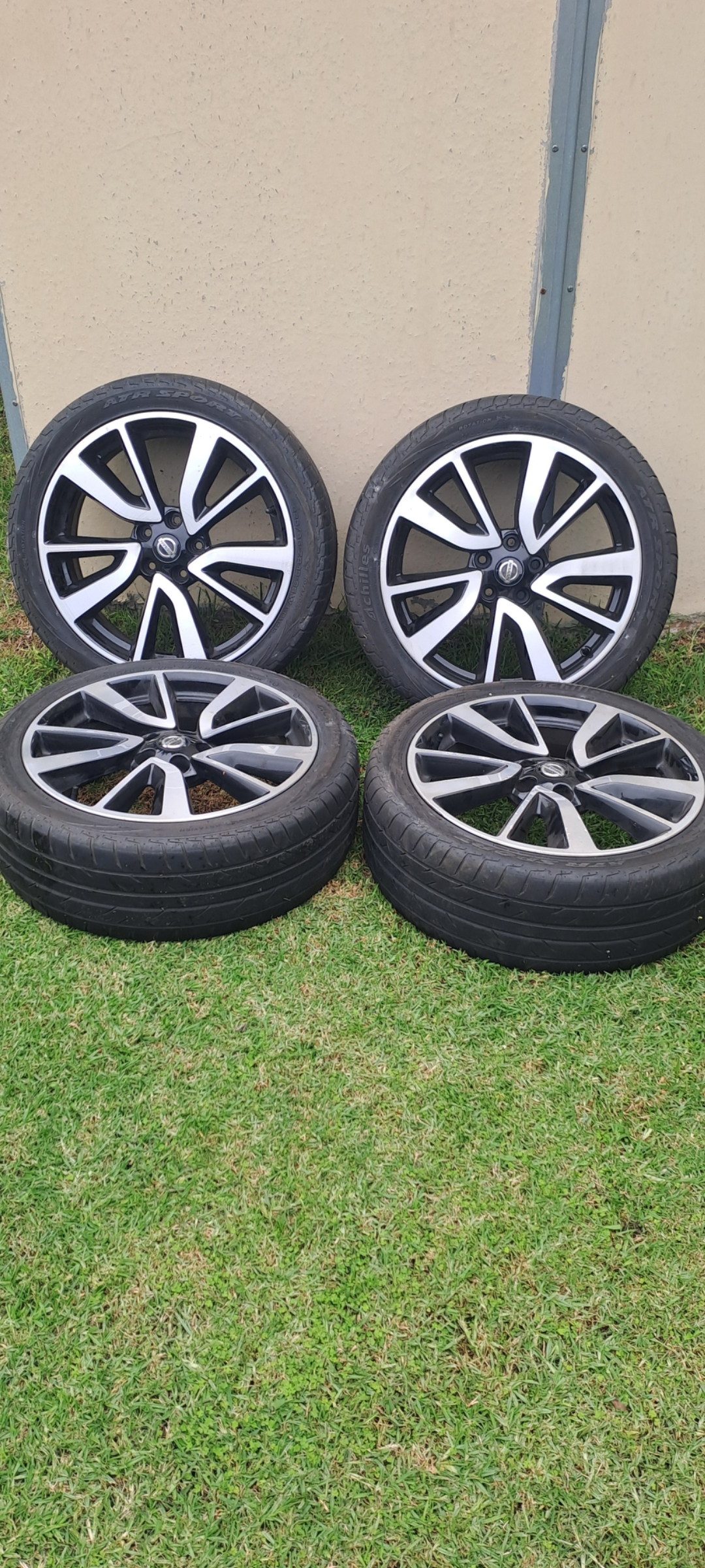 4 Original Nissan Qashqai mags.