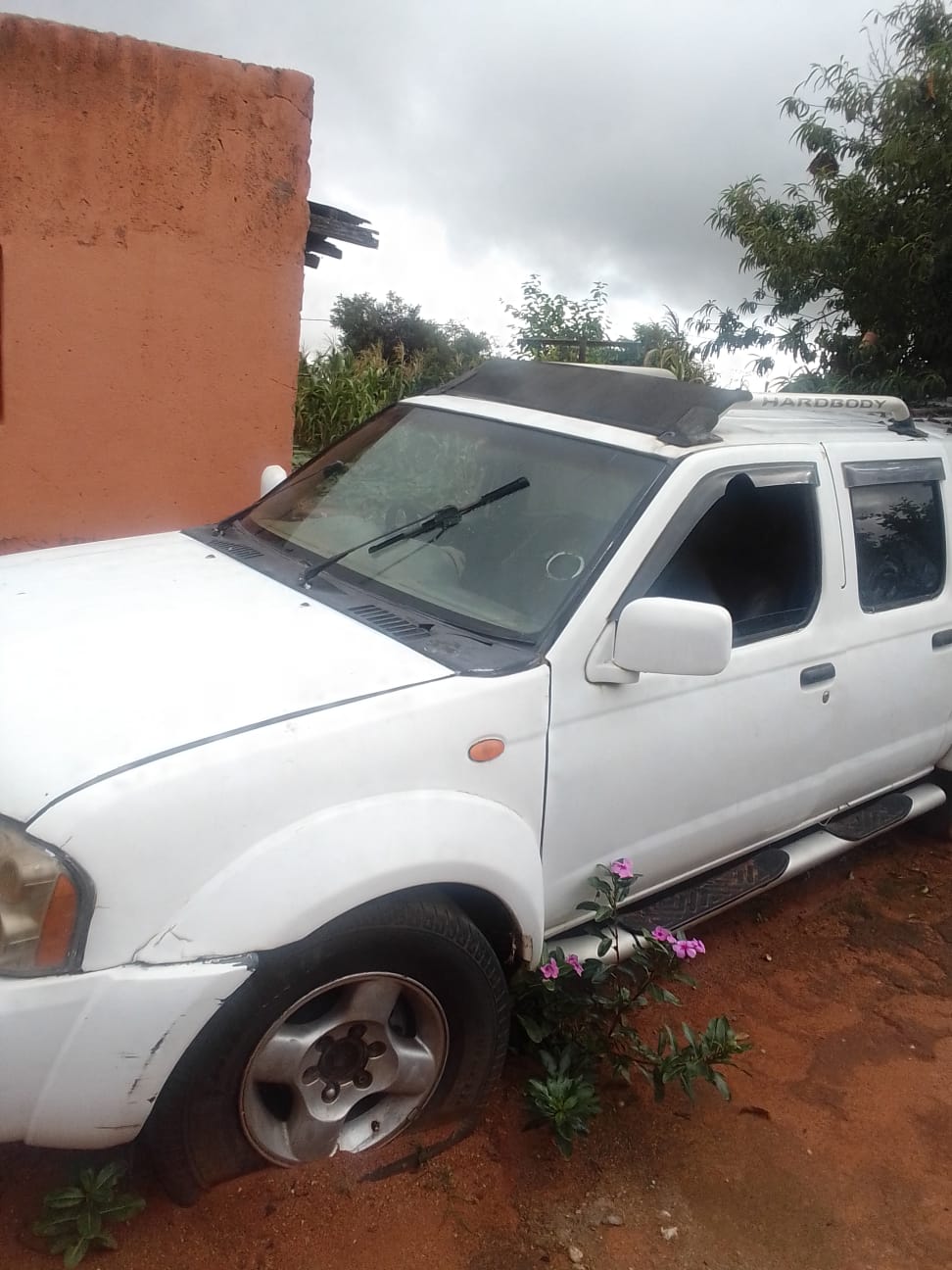 Nissan Hardbody double cab R25 00 - Private Seller Nissan Hardbody double cab R25 00 - Private Seller