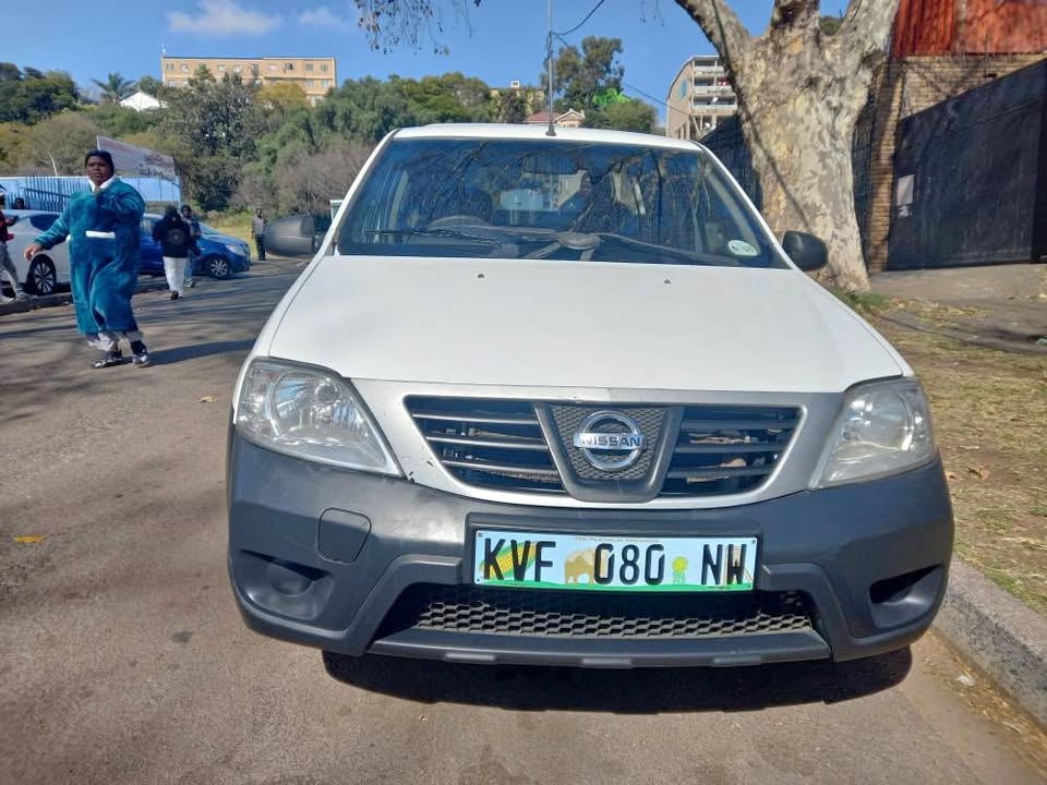 2014 Nissan NP200 1.6 Petrol, Manual, White, Has Canopy 72000km