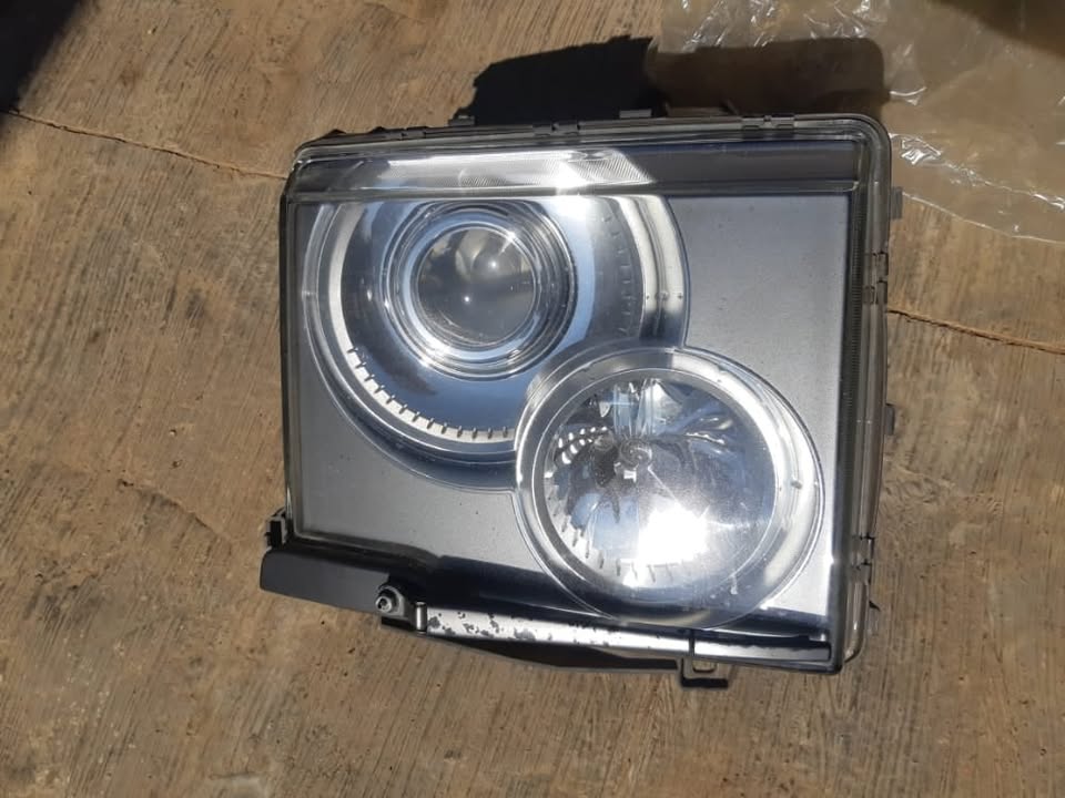 Range rover vogue ( big body) 2008 headlamp - Private Seller