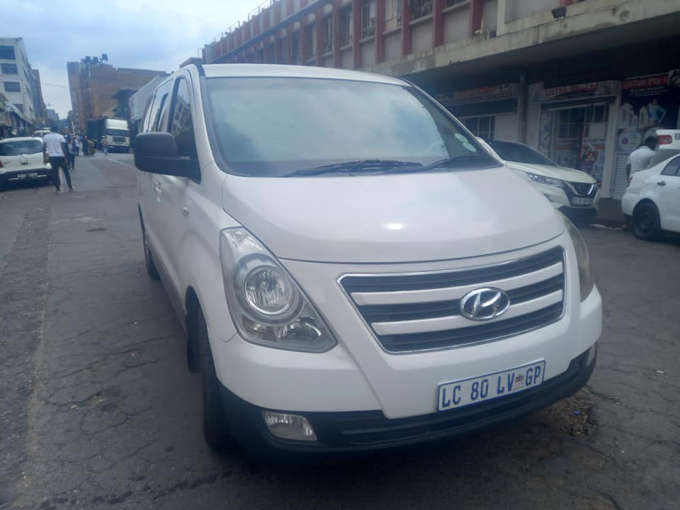 2018 HYUNDAI H1 BUS, 2.6 DIESEL, AUTOMATIC WHITE, 85000KM