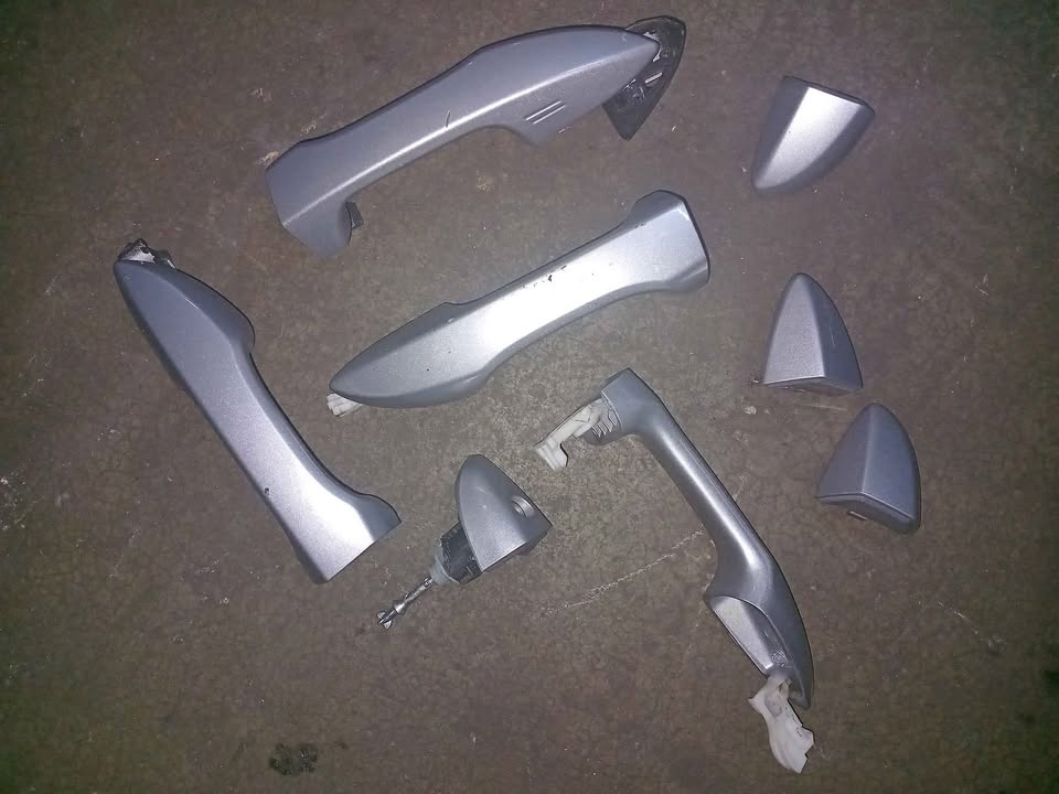 Corolla quest 1.8 complete doors handle