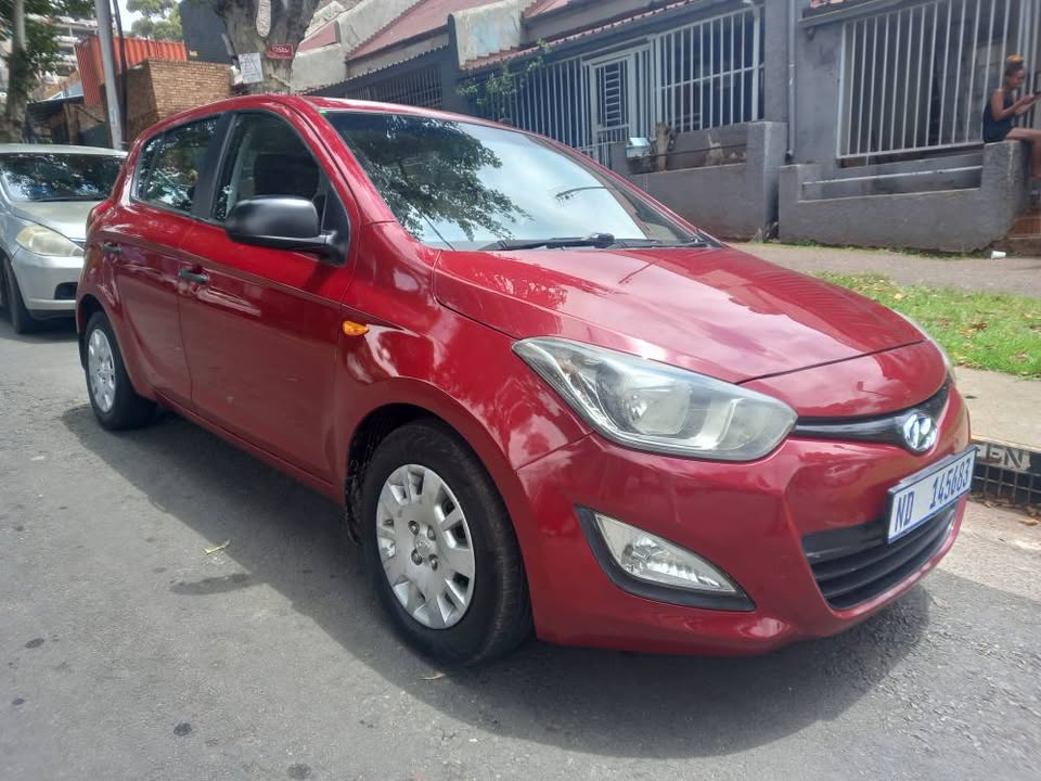 2014 Hyundai i20 Hatchback 1.2 Petrol, Manual Call Inno . Maroon Color, Mileage 70000kms,