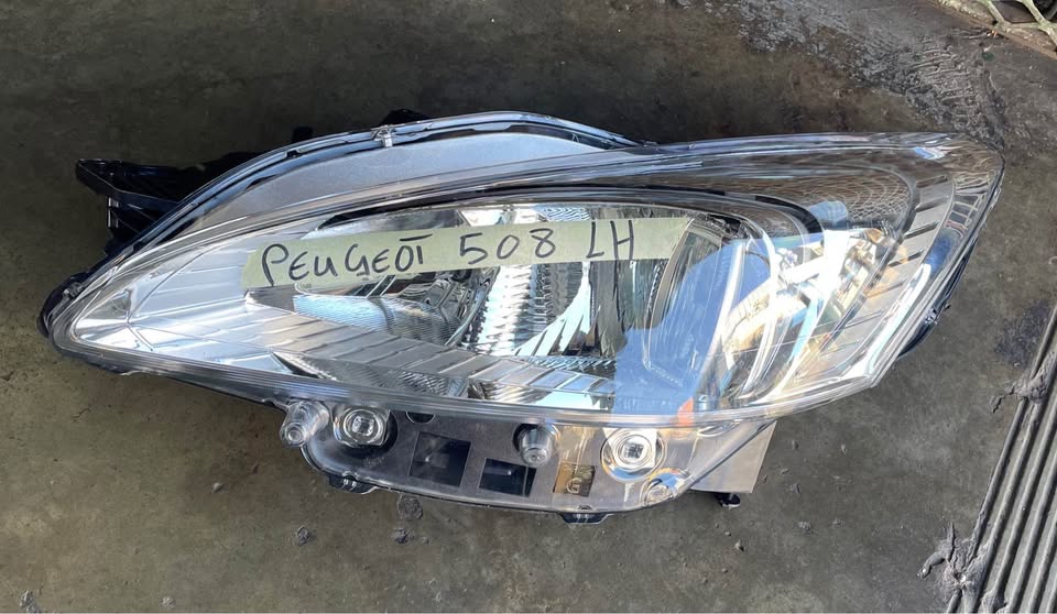 Peugeot 508 headlight Leftside - Private Seller Peugeot 508 headlight Leftside - Private Seller