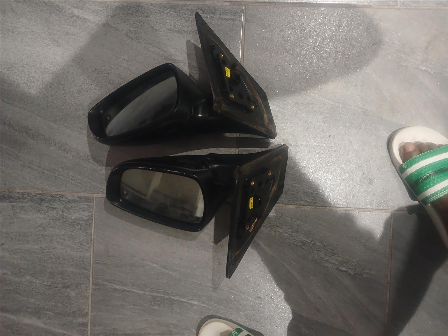 Hyundai Accents left and right side mirrors - Private Seller