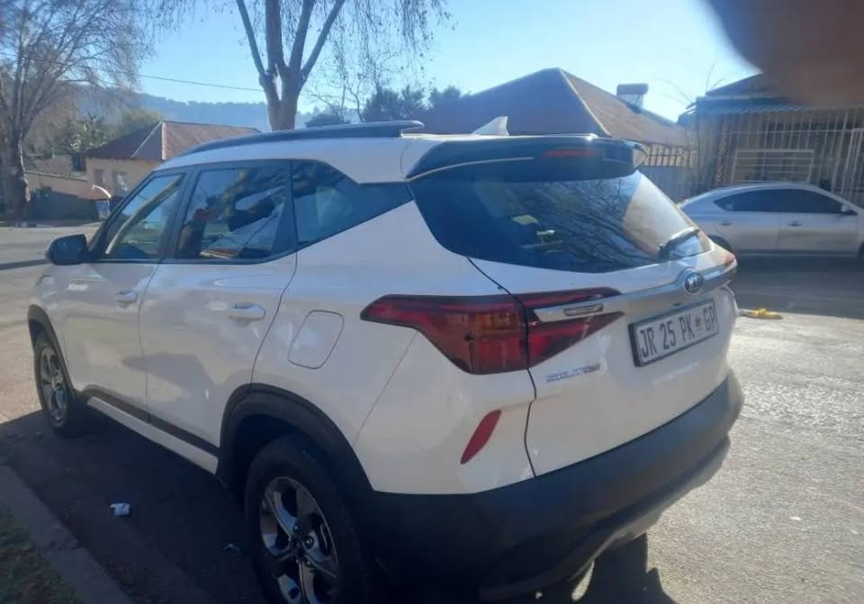 2020 KIA SELTOS AUTOMATIC TRANSMISSION WITH REVERSE CAMERA AND SENSORS