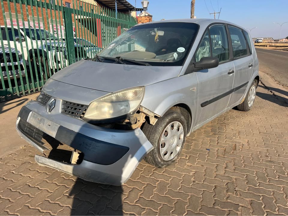 2006 Renault scenic 1.6(D15) STRIPPING FOR PARTS CALL OR WHATSAPP - Private Seller