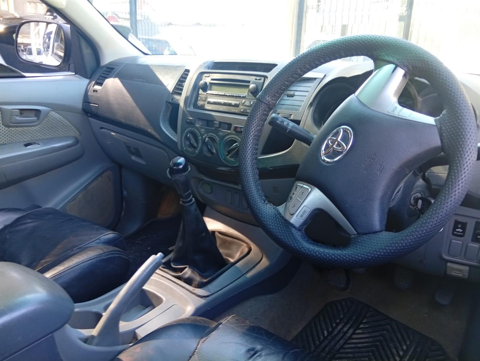 2011 Toyota Hilux 3.0 D4D High Raider SingleCab BOOT RAILINGSManual F