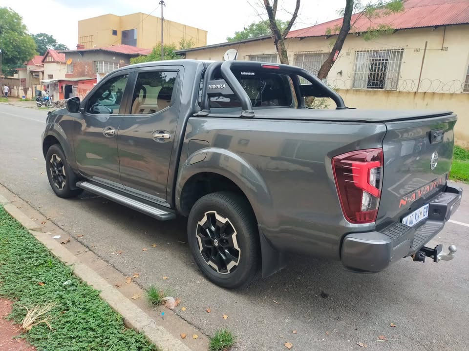 2023 Nissan NAVARA 2.3 Turbo Diesel, Double cab Color Grey Price Automatic, Mileage