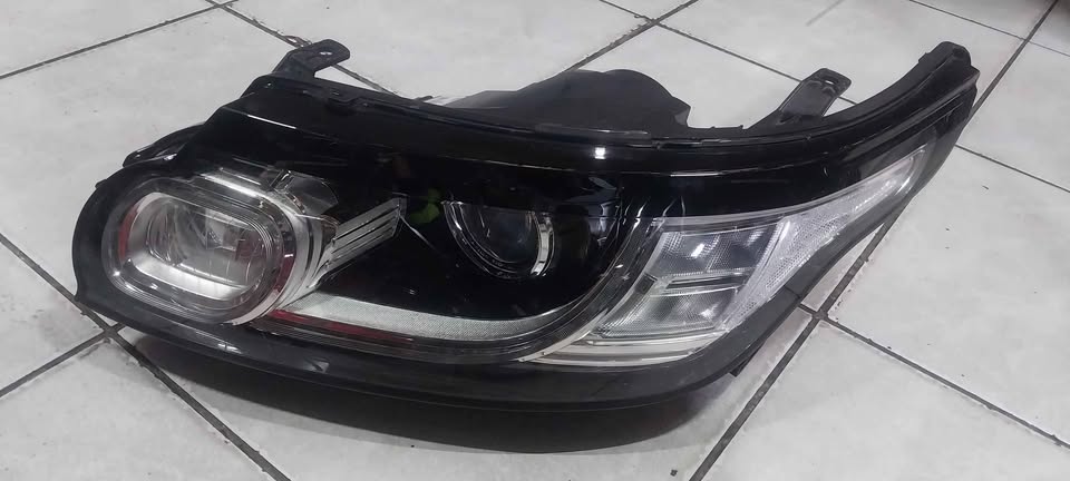 RANGE ROVER SPORT 2014- XENON HEADLIGHT LHS - Private Seller
