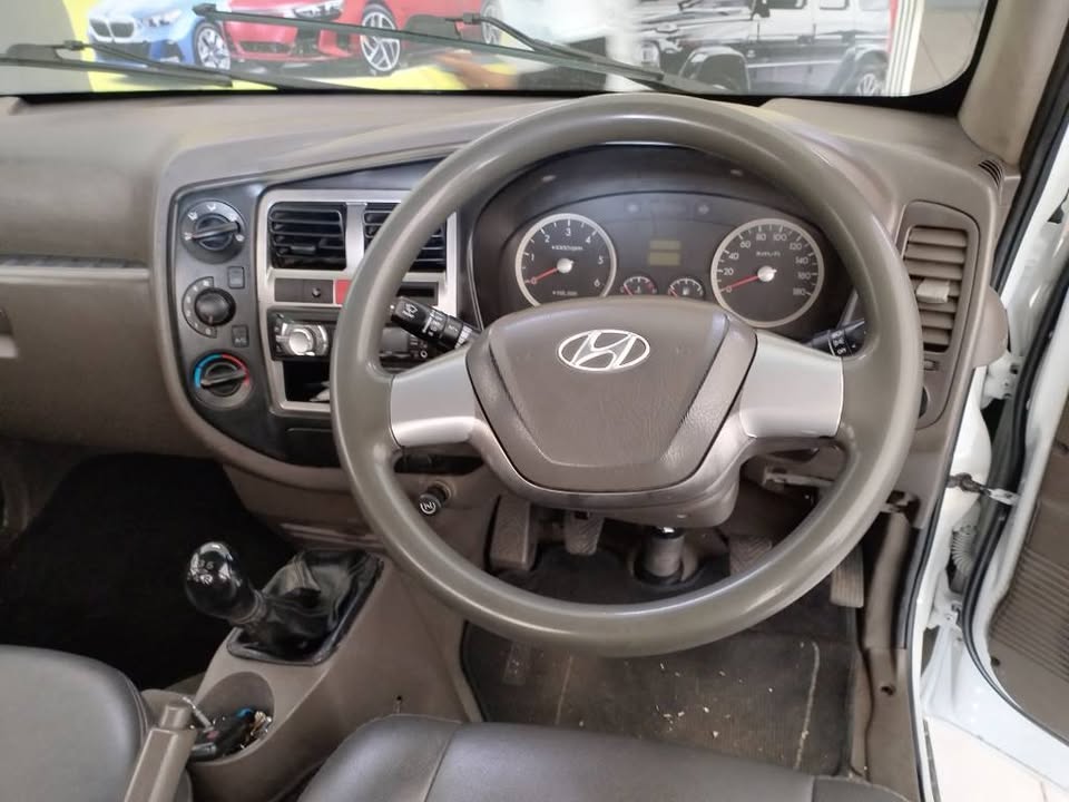 2015 HYUNDAI H100 2.6 CRDI MANUAL